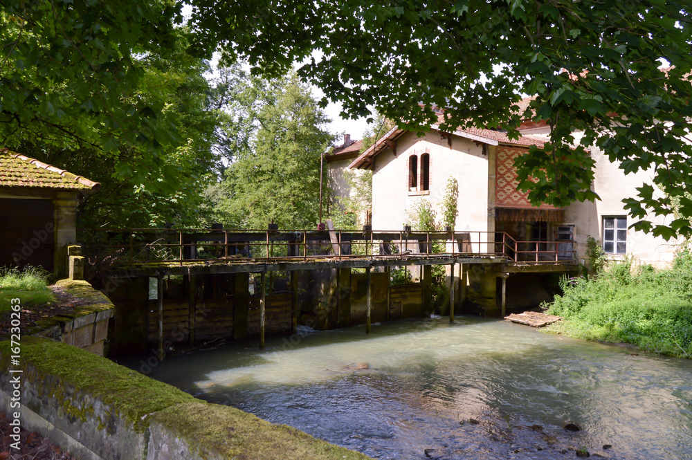 Obraz premium Old Hydroelectric Dam on a river
