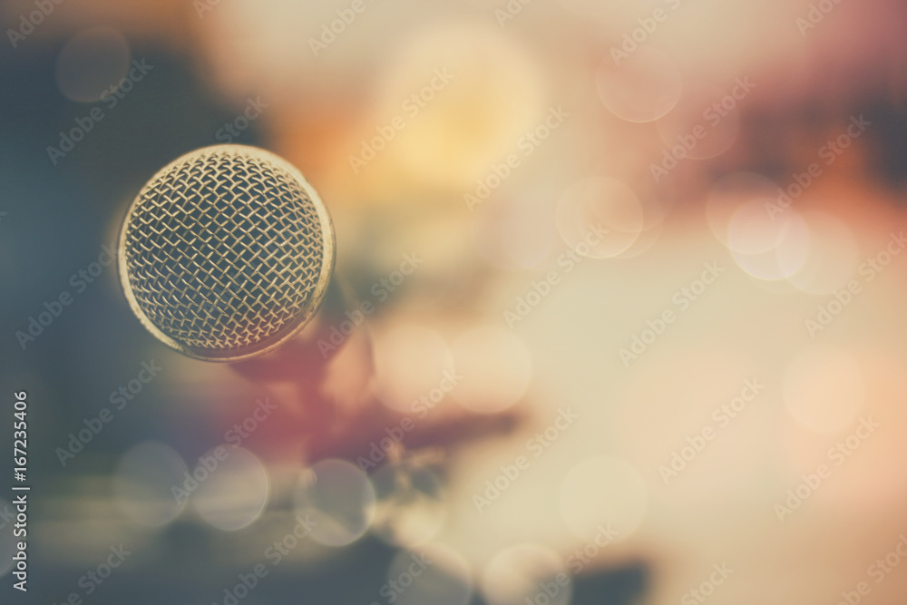 microphone and bokeh background, concept as music instrument in studio room and meeting hall - obrazy, fototapety, plakaty 