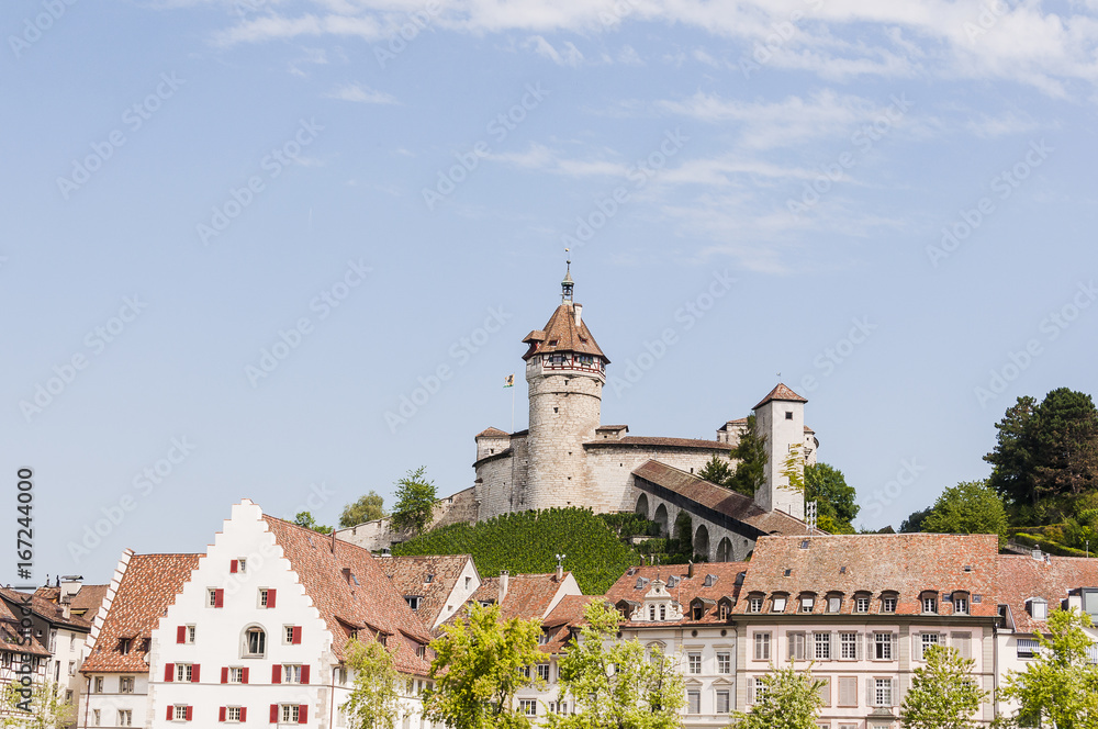 Naklejka premium Schaffhausen, Stadt, Altstadt, Munot, Festung, Altstadthäuser, historische Häuser, Weinberg, Aussichtspunkt, Spazierweg, Sommer, Schweiz