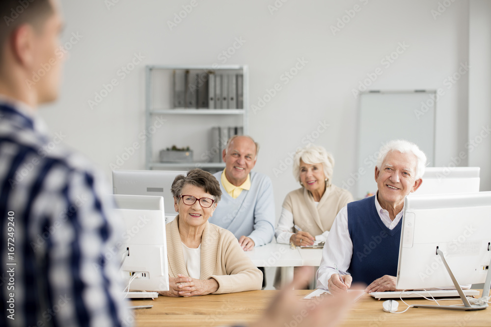 Fototapeta premium Old people listening to teacher