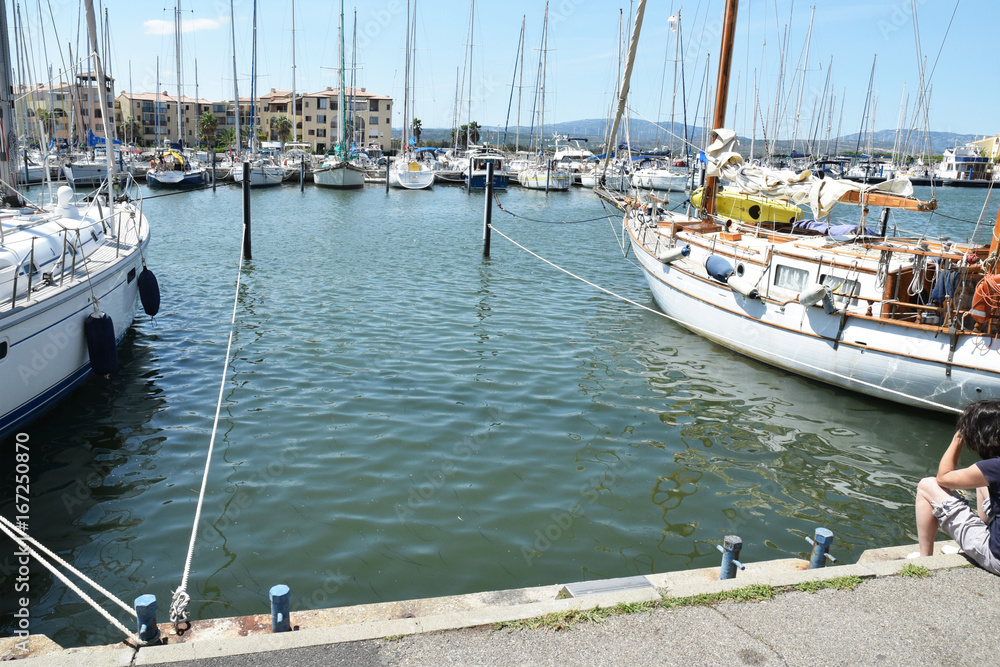 Obraz premium Emplacement libre dans la port de Leucate, Aude, Occitanie.