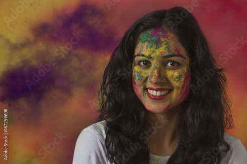 Canvas Print Portrait of an Indian girl at Holi Color festival
