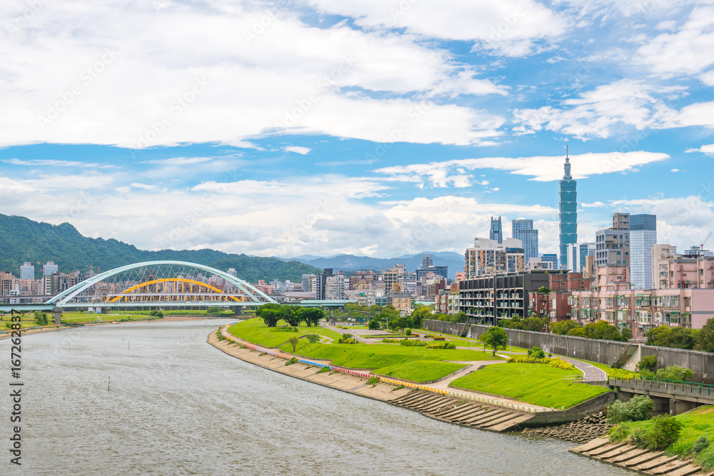 Fototapeta premium Taipei city skyline in Taiwan