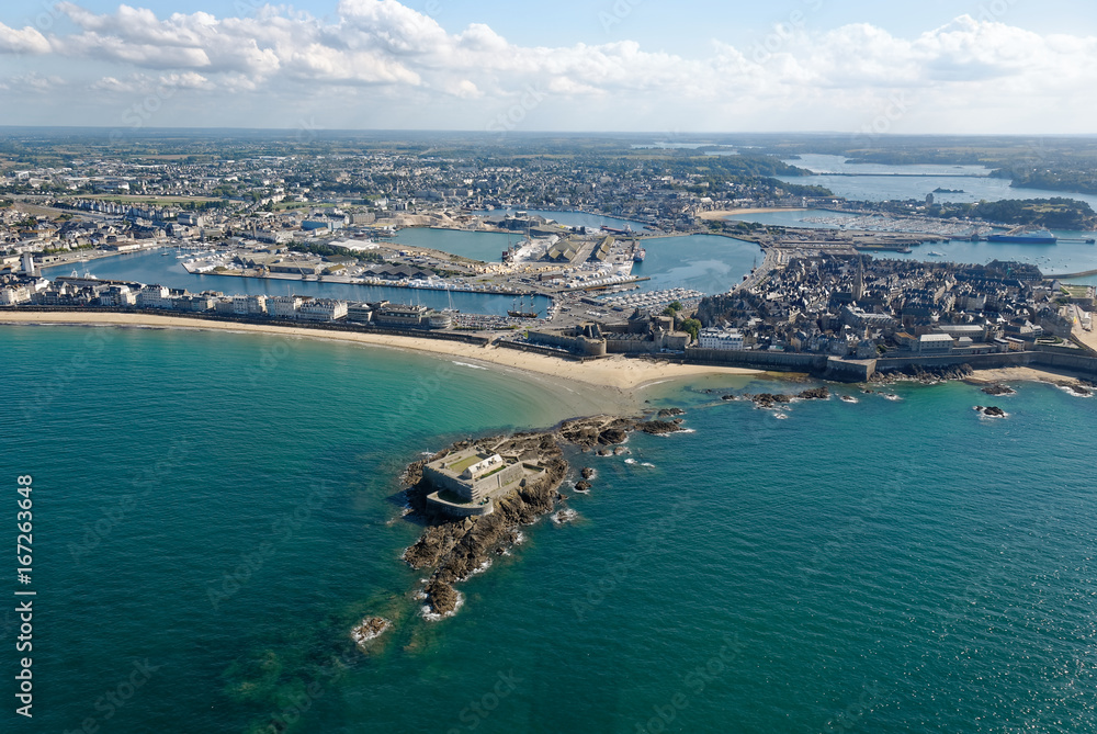 Saint-Malo et le Fort National - vue aérienne depuis le Nord