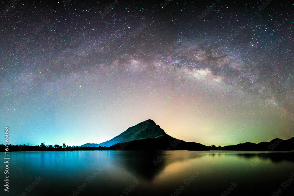 Khám phá cảm giác khó tả về đêm với phong cảnh hoang dã của núi đầy sao, vườn thiên văn hà sẽ đưa bạn vào một trải nghiệm trọn vẹn cùng với thiên nhiên.