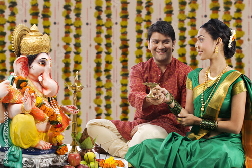 Couple performing a pooja  © IndiaPix
