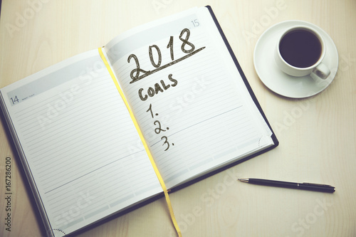 2018 goals text on notepad