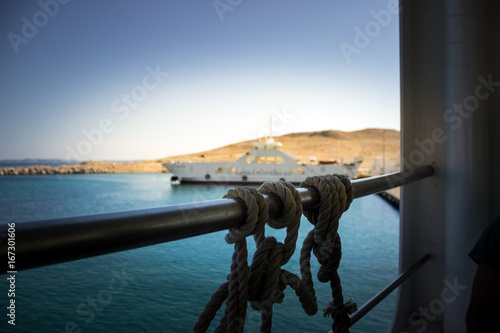 Fähren Knoten am Schiff im Meer © Foto-Spors