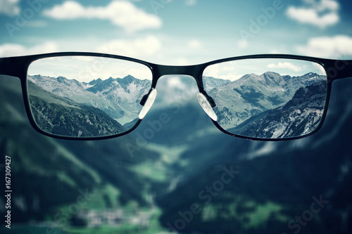 ein Blick durch die brille