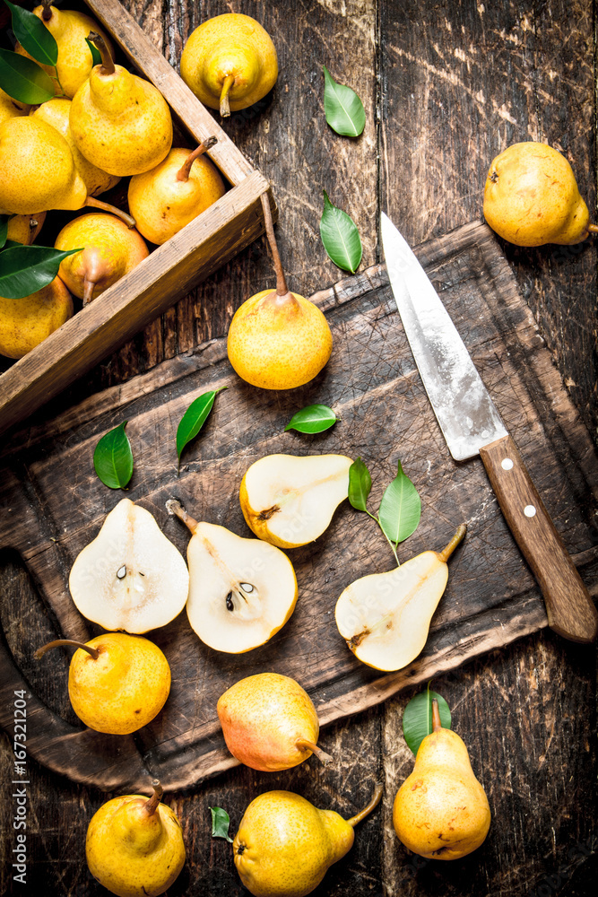 Sliced ripe pears on the old Board.