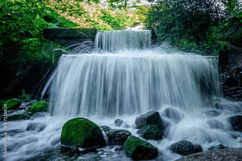 Fototapeta premium Small waterfall in a city park at Hamburg