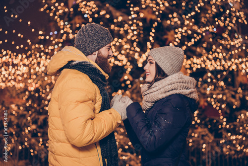 Принти на полотні Side profile view of young red bearded man making proposal of marriage on Christ