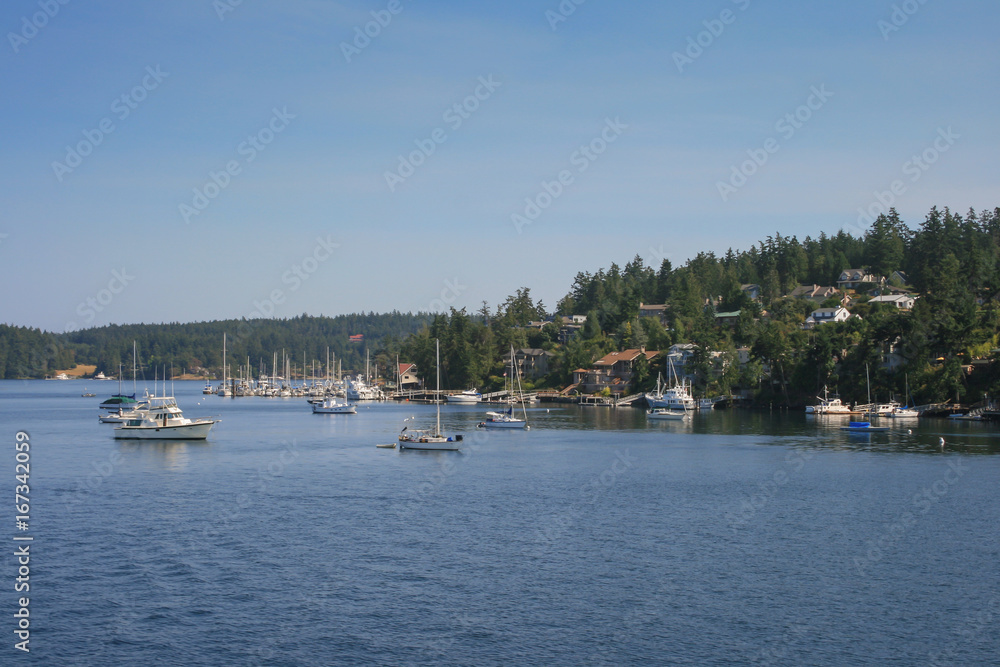 Sailing boats lie at Puget Sound in front of Orcas Island 