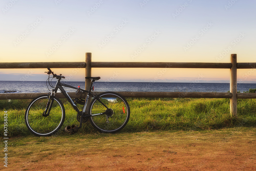 Fototapeta premium Sea bicycle fence