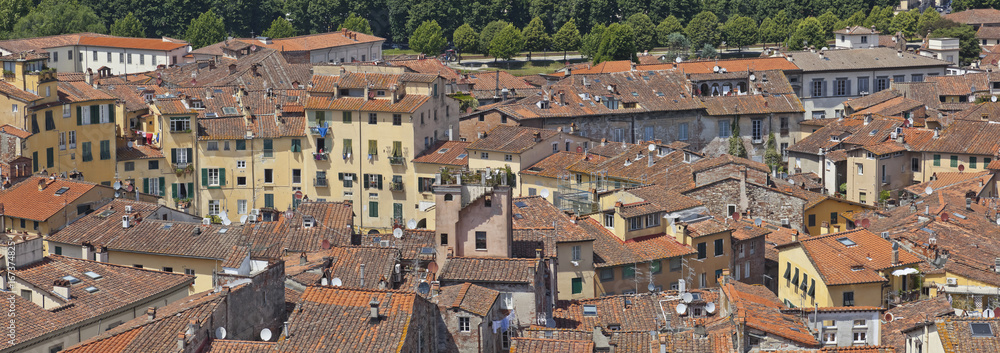 Toskana-Panorama von Lucca, gesehen vom Torre Guinigi