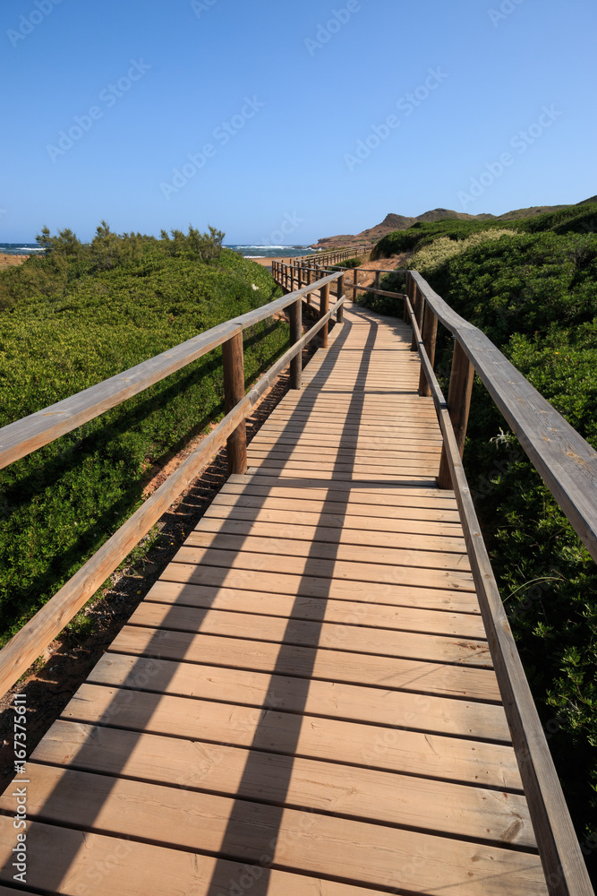 sentiero verso Cala Pregonda - isola di Minorca (Baleari)