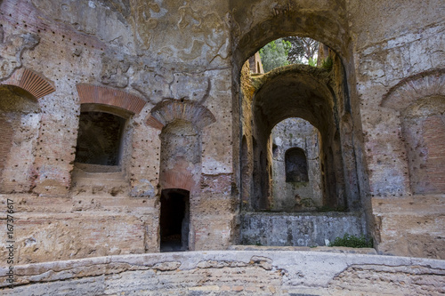 Ancien Roman Ruins of Villa Adriana © Sunnyrain