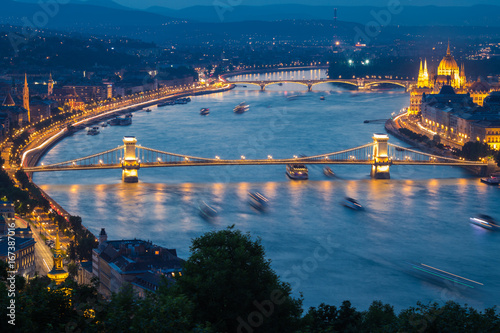 Canvas Print Danube river in Budapest at twilight