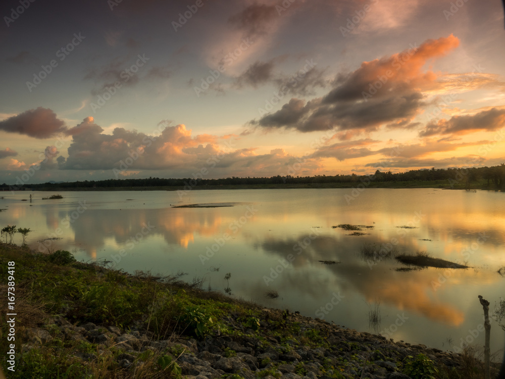 Fototapeta premium twilight at the pond