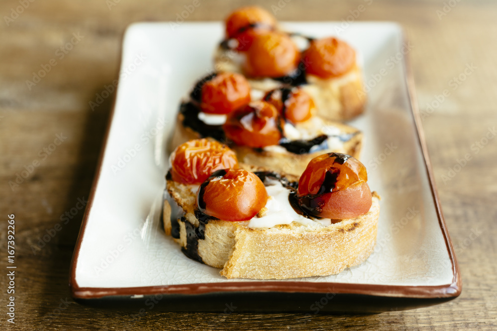 Roasted Cherry Tomato Crostinni Roasted Cherry Tomato Crostinni