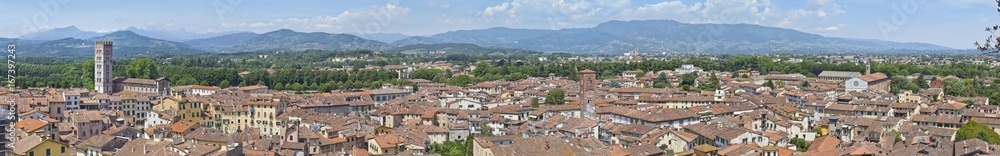 Toskana 180° Panorama von Lucca, gesehen vom Torre Guinigi