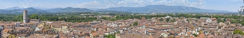 Toskana 180° Panorama von Lucca, gesehen vom Torre Guinigi © Composer