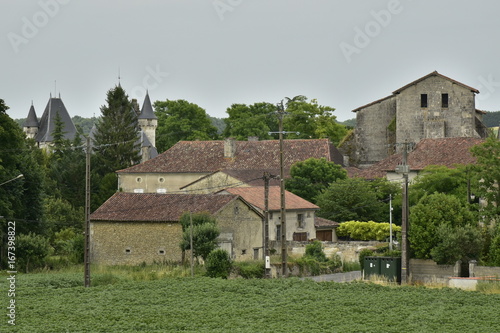 Quelques vieilles fermes près de l'église romane et du château à Champagne ,au Périgord Vert  © Photocolorsteph