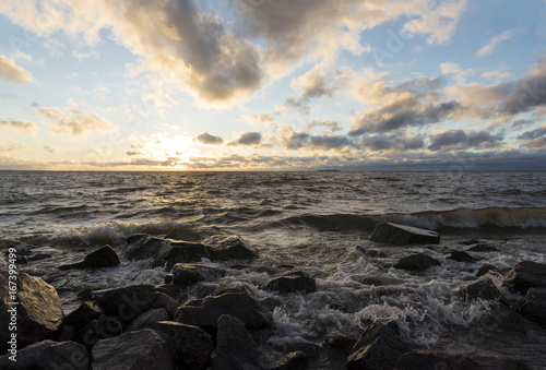 Fototapeta Naklejka Na Ścianę i Meble -  sea coast in sunset, seascape, water among the rocks, waves breaking on the rocks