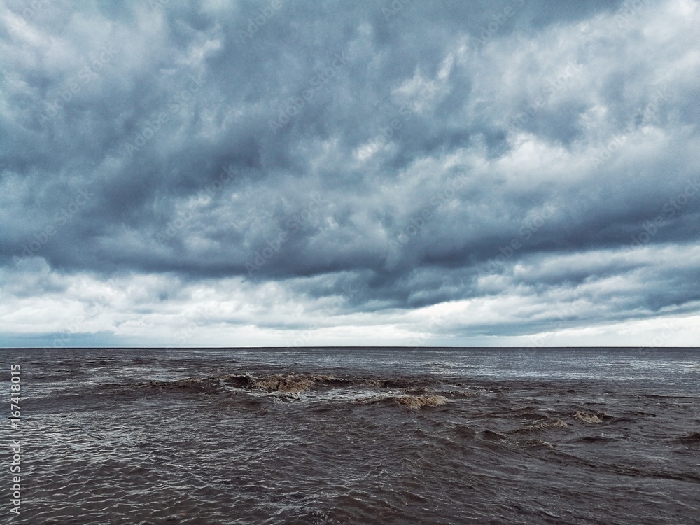 Stormy clouds and filthy sea - obrazy, fototapety, plakaty 