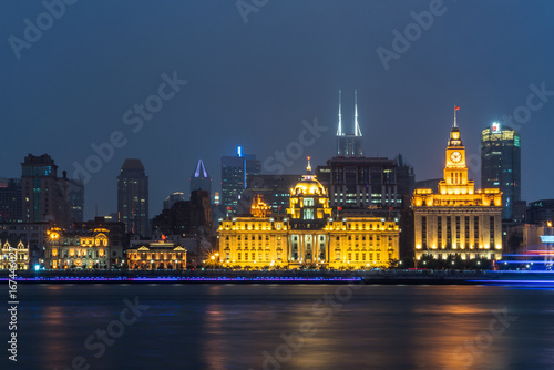 There are Shanghai Banking Corporation Building (HSBC) on left and the Customs House on right.