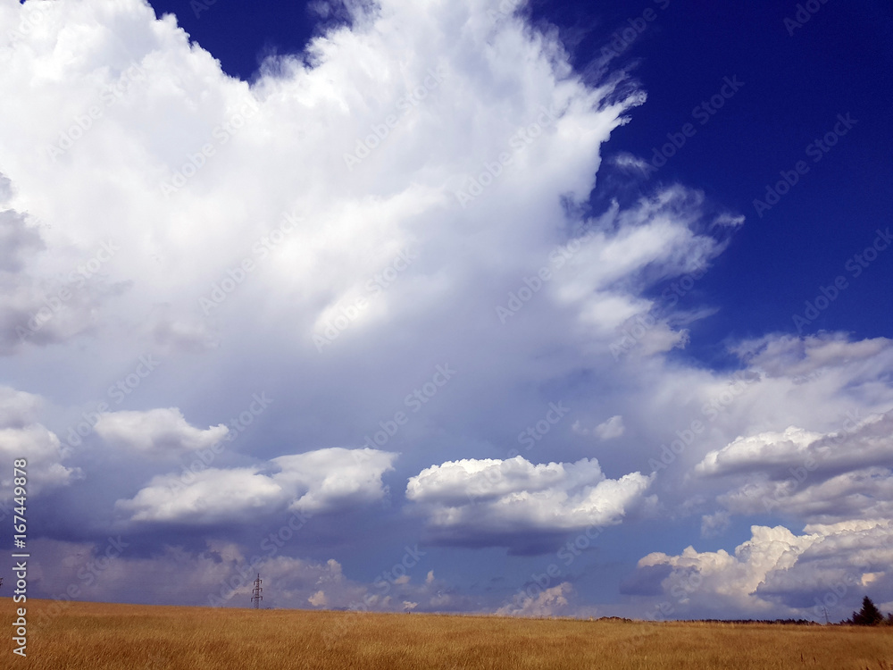Gewitterwolke, Nimbostratus, Cumulus, Stratus Gewitterwolke, Nimbostratus, Cumulus, Stratus