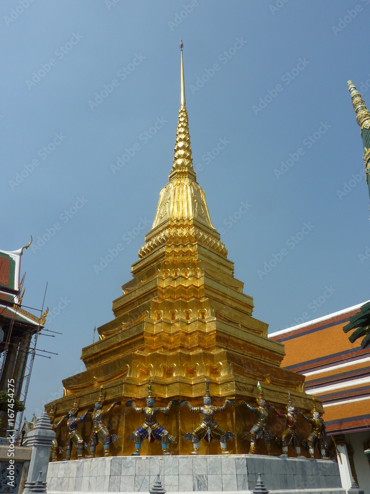 Fototapeta premium ワット・プラケオの仏塔