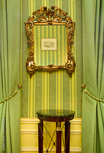 Spiegel im Grünen Salon