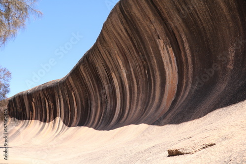 Popular natural attractions in Australia, Wave Rock nearby Hyden