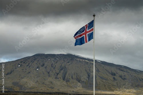 Island-Flagge im Wind