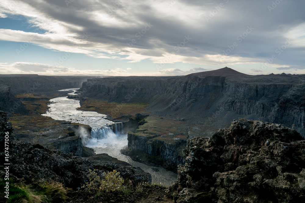 Hafragilsfoss Wasserfall und Jökulsá á Fjöllum Schlucht im Norden Islands