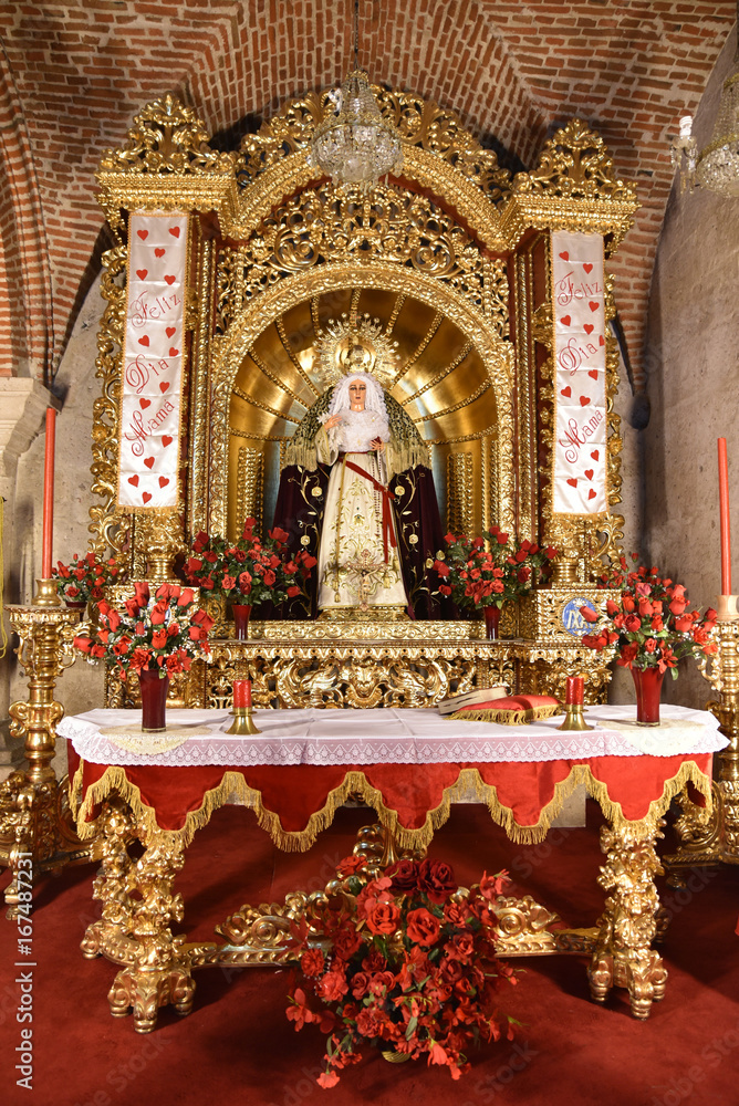 Autel baroque de la cathédrale d'Arequipa au Pérou