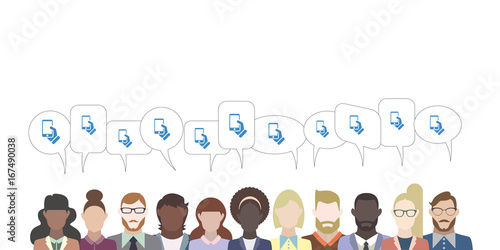 Leute mit Sprechblasen - Hand hält Smartphone