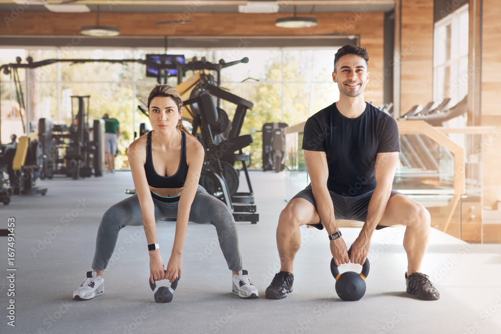 Obraz premium Young couple exercise together in gym healthy lifestyle