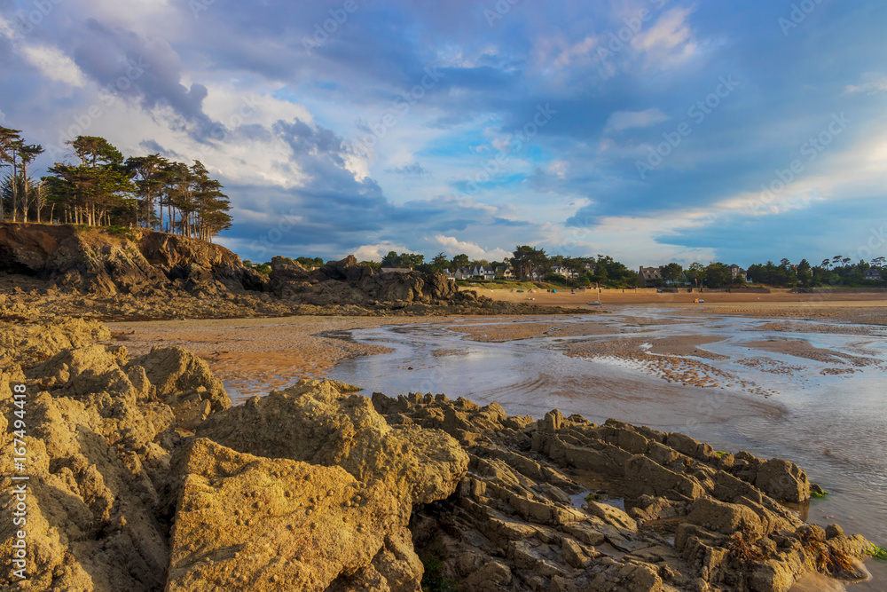 Bucht bei Saint-Malo im Abendlicht - Frankreich