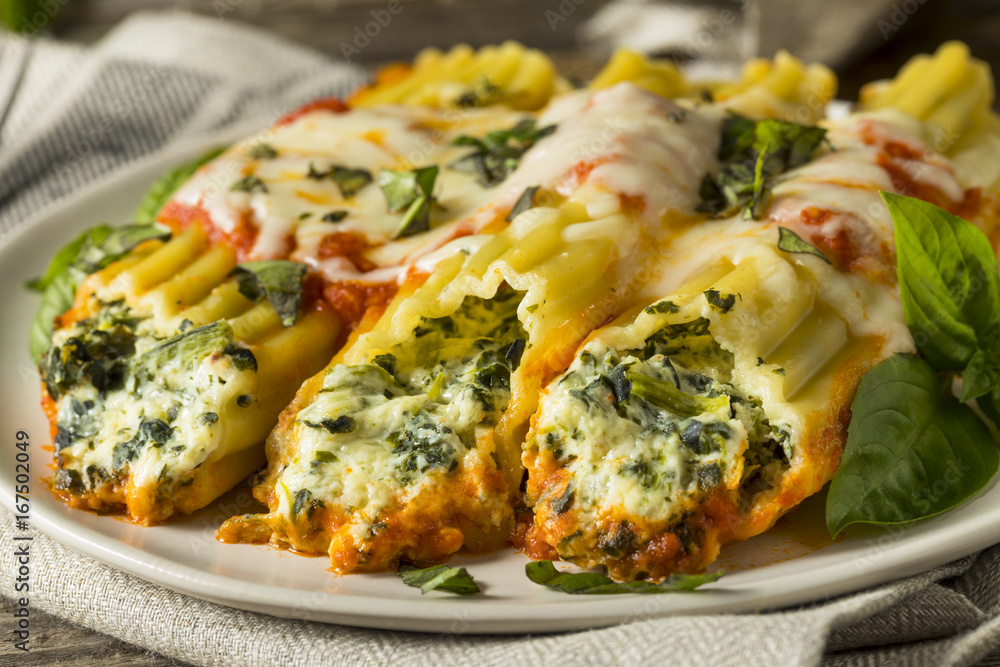 Homemade Stuffed Ricotta and Spinach Manicotti Homemade Stuffed Ricotta and Spinach Manicotti