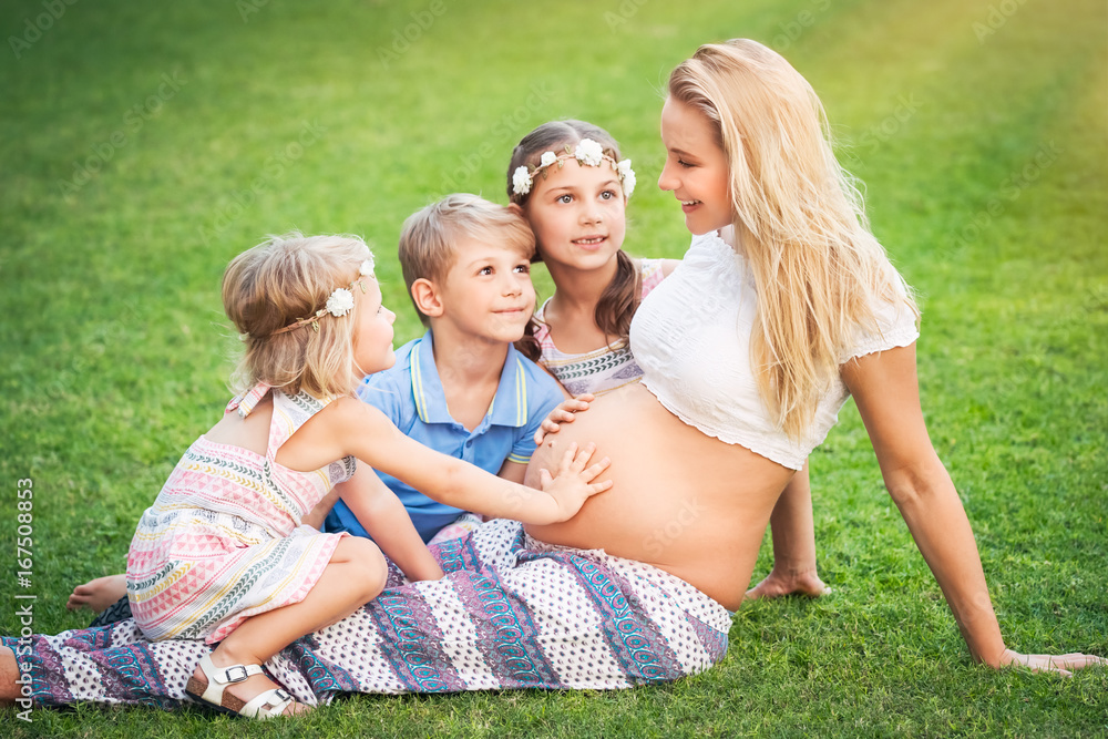 Naklejka premium Happy big family