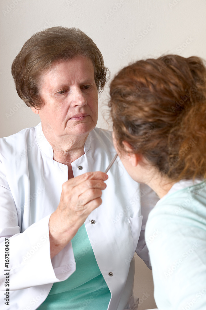 Fototapeta premium Besuch beim Zahnarzt