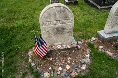 фотографія Grave stone of Susan B Anthony