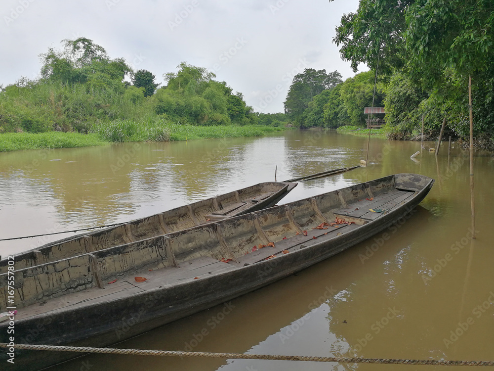 Fototapeta premium Old boat in the river thai