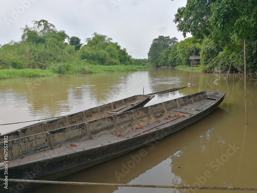 Fototapeta Naklejka Na Ścianę i Meble -  Old boat in the river thai
