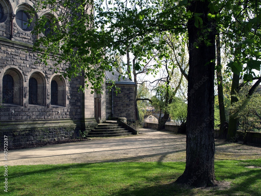 Parc arboré autour du Temple Neuf à Metz