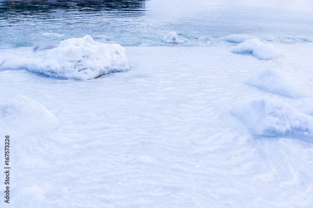 Obraz premium Coast covered with ice in the Sea of Okhotsk