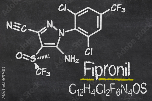 Schiefertafel mit der chemischen Formel von Fipronil
