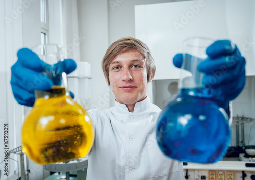 Science technician at work in the laboratory.